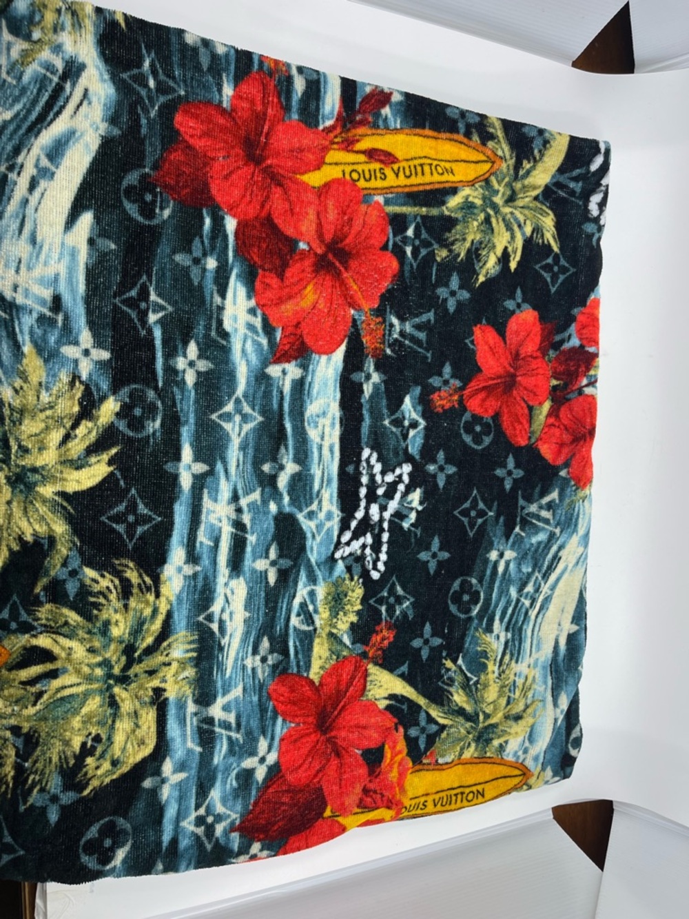 New Authentic Louis Vuitton Surfin' Monogram Beach Towel M79818 - Picture 6 of 15